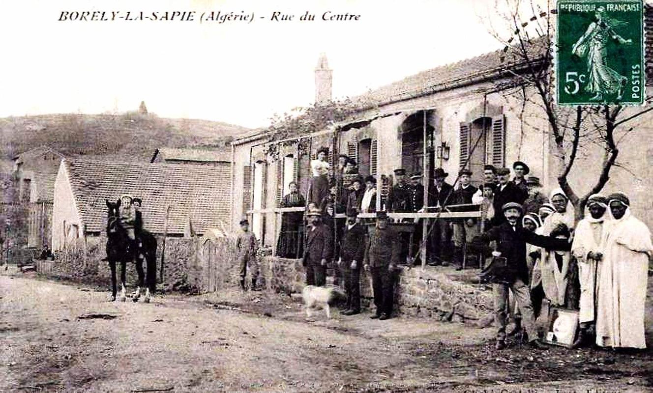 2061- Borely-la-Sapie - Rue du Centre - Devant l'Hotel Fort.jpg